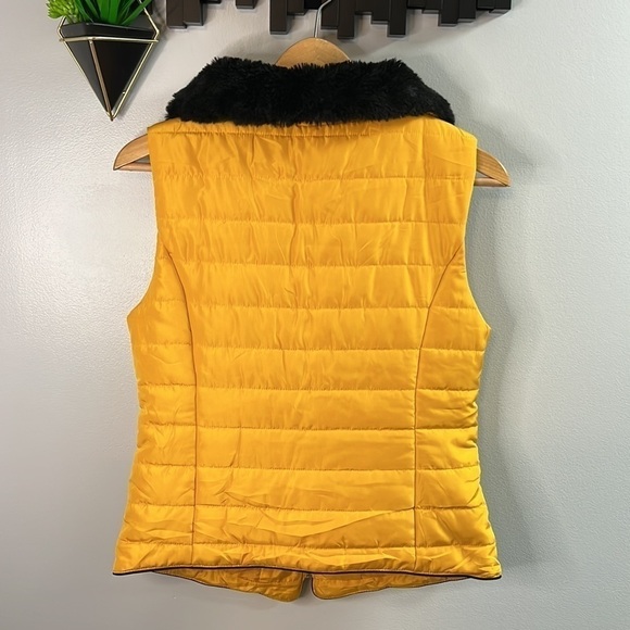Yellow And Black Guess Vest Size X-Small - Picture 4 of 7